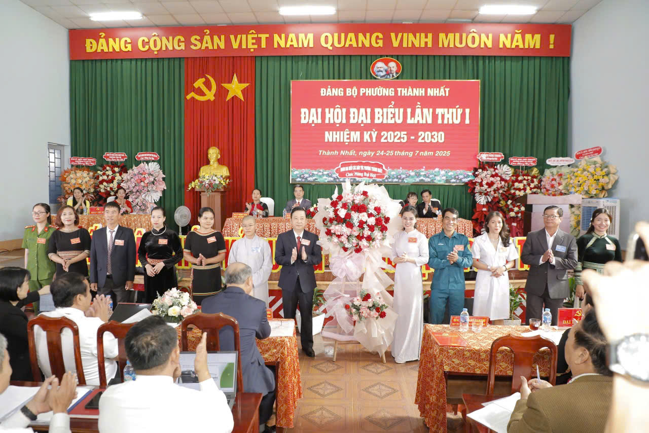 gen-h-đại dienj cac DT tặng hoa